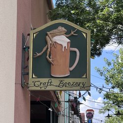 English pub-style sign (Craft Boozery)
