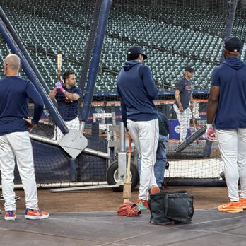 Houston Astros - Altuve! Batting practice - Professional Sports Teams Near Me - Houston, Texas Houston Astros - Altuve! Batting practice - Professional Sports Teams Near Me - Houston, Texas