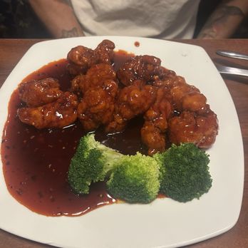 Sushi Tomo - General Tso's Chicken - Japanese Near Me - Pittsburgh, Pennsylvania