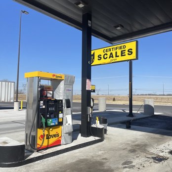 Love's Travel Stop - a gas pump at a gas station - Gas Stations Near Me - Morris, Illinois