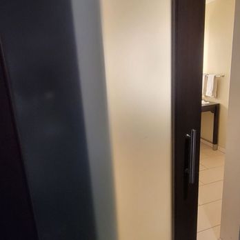 Wingate by Wyndham Page Lake Powell - Sliding door separating the bathroom from the closet. - Hotels Near Me - Page, Arizona Wingate by Wyndham Page Lake Powell - Sliding door separating the bathroom from the closet. - Hotels Near Me - Page, Arizona