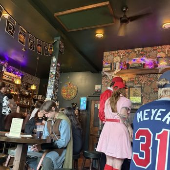 SNUG - Irish Pub Near Me - Indianapolis, Indiana