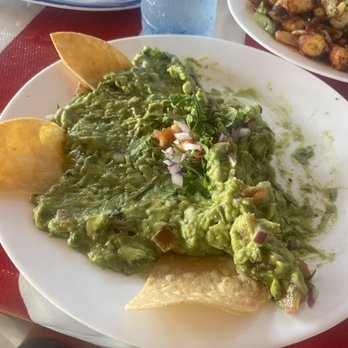 Pez Cozon - Guacamole with about ten seconds on the table. - Seafood Near Me - San Miguel de Cozumel, ROO Pez Cozon - Guacamole with about ten seconds on the table. - Seafood Near Me - San Miguel de Cozumel, ROO
