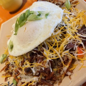 Snooze, an A.M. Eatery - Spuds Deluxe.....bacon, bell peppers, onions and over medium eggs - Breakfast & Brunch Near Me - Phoenix, Arizona