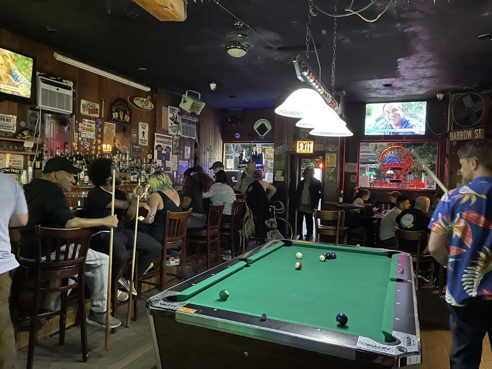 BARROW’S PUB 10 Photos & 52 Reviews 463 Hudson St, New York, New