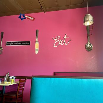 Mary's Morning Mix Up - Seating area - Breakfast & Brunch Near Me - Brookfield, Illinois
