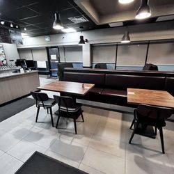 Maimana Naan & Kabab - Seating area