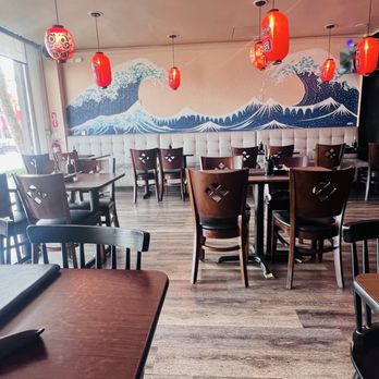 Ocean Sushi - Interior dining area with plenty of natural light - Sushi Bars Near Me - West Hollywood, California Ocean Sushi - Interior dining area with plenty of natural light - Sushi Bars Near Me - West Hollywood, California