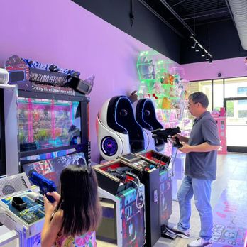 Claw Gift - Arcades Near Me - Missouri City, Texas