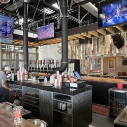Black Tooth Brewery - Cool bar area