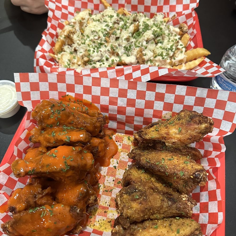 Valley Wings - lemon pepper & buffalo wings with chicken Alfredo fries - Chicken Wings Near Me - Scottsdale, Arizona Valley Wings - lemon pepper & buffalo wings with chicken Alfredo fries - Chicken Wings Near Me - Scottsdale, Arizona