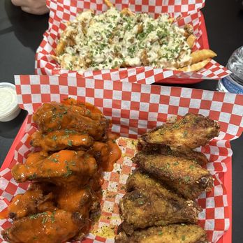 Valley Wings - lemon pepper & buffalo wings with chicken Alfredo fries - Chicken Wings Near Me - Scottsdale, Arizona