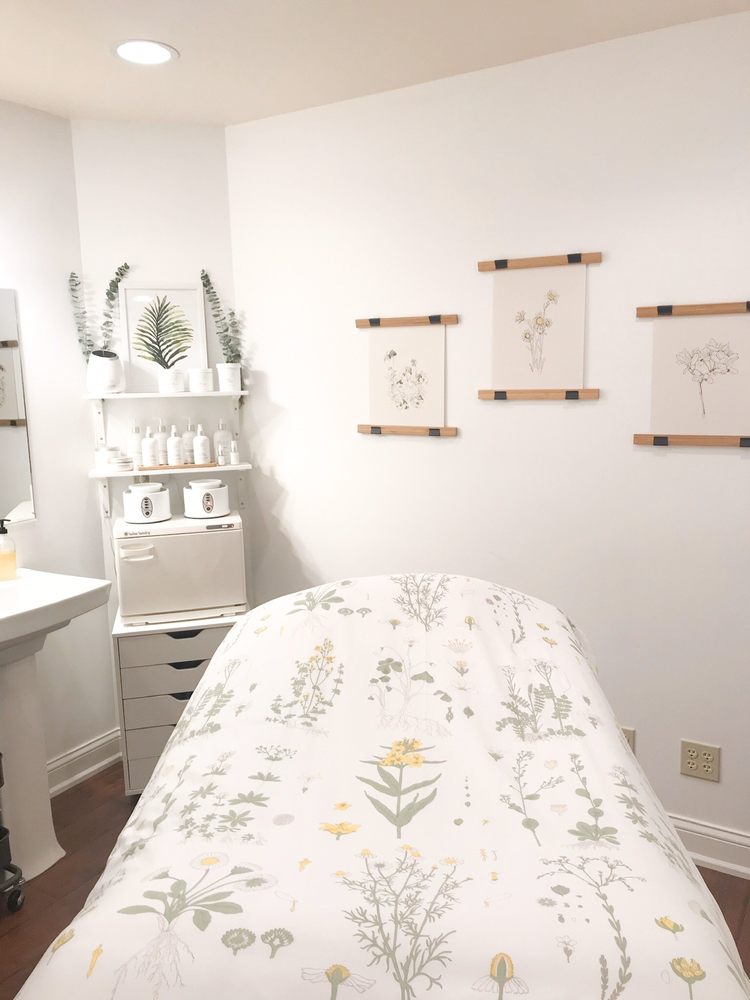 Bespoke Esthetics Chicago Logo