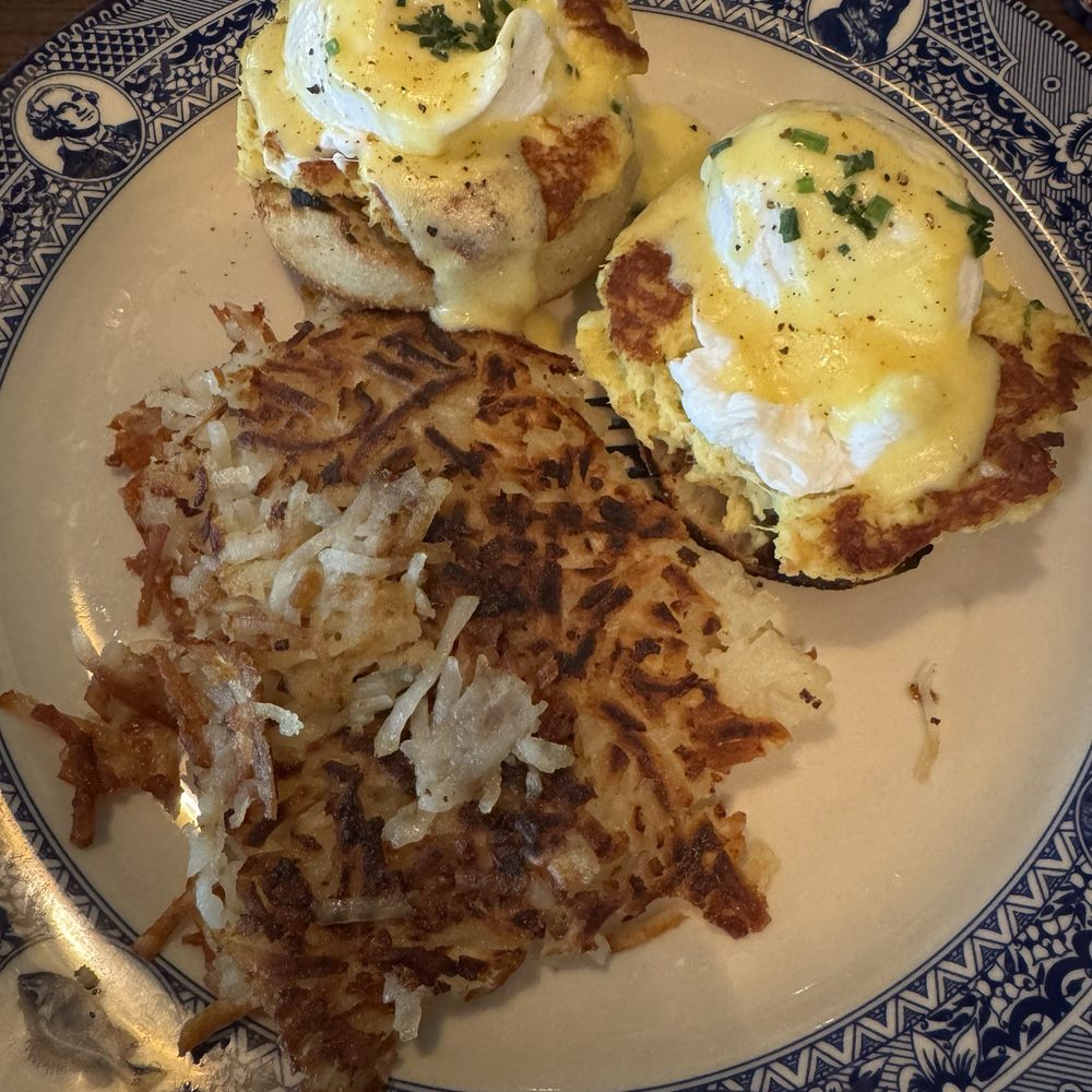 MoCo's Founding Farmers - Crab cakes eggs Benedict - New American Near Me - Potomac, Maryland MoCo's Founding Farmers - Crab cakes eggs Benedict - New American Near Me - Potomac, Maryland