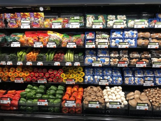 GIANT Heirloom Market by null