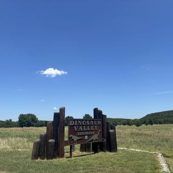 Dinosaur Valley State Park - Entrance - Parks Near Me - Glen Rose, Texas