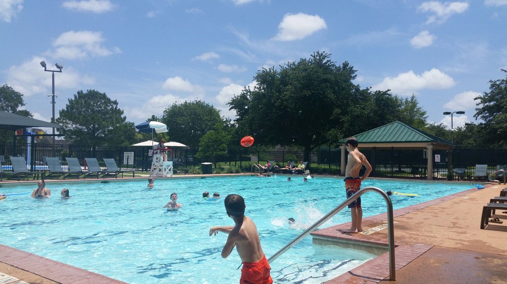 Brittany Lakes Park & Pool Logo