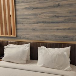 TownePlace Suites - Bedroom and view of kitchenette
