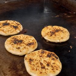 DINA'S TACOS - Pupusas
