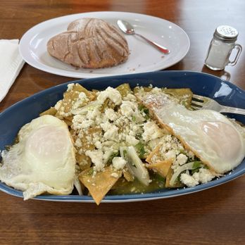 Chelsy's Bakery Restaurant - Chilaquiles and concha! - Donuts Near Me - Azusa, California Chelsy's Bakery Restaurant - Chilaquiles and concha! - Donuts Near Me - Azusa, California
