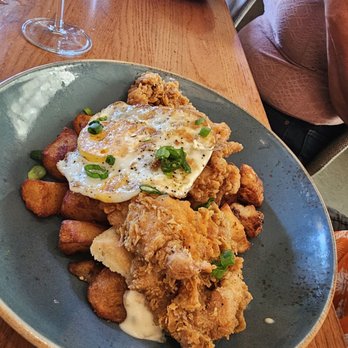 Traveler's Table - Louisiana chicken - Cocktail Bars Near Me - Houston, Texas
