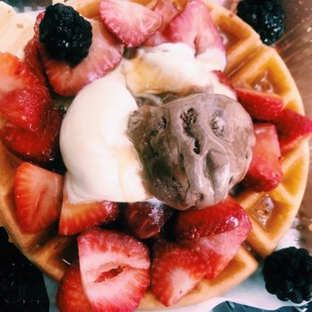 Waffle World - Waffle with chocolate and vanilla ice cream topped with strawberries, blackberries and caramel. - Food Trucks Near Me - Washington, DC, District of Columbia Waffle World - Waffle with chocolate and vanilla ice cream topped with strawberries, blackberries and caramel. - Food Trucks Near Me - Washington, DC, District of Columbia