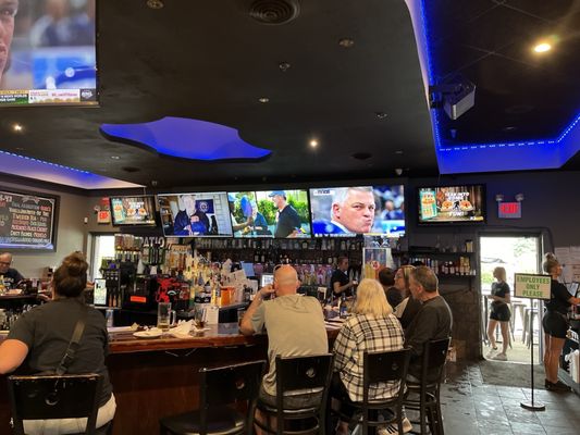 The HUB Sports Bistro by null