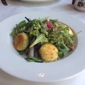 The Marshall Field's Walnut Room - Goat cheese salad - American Near Me - Chicago, Illinois