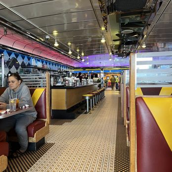 PHILY DINER & SPORTS BAR - 346 Photos & 293 Reviews - 31 S Blackhorse Pike, Runnemede, New 