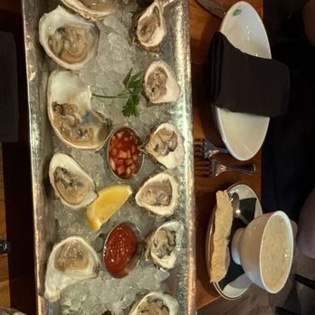 Fin Point Oyster Bar & Grill - Seafood Near Me - Boston, Massachusetts
