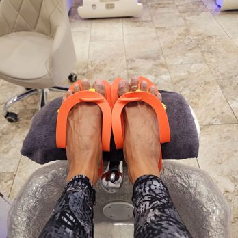 Bellvy Nail Spa - 5/5 detailed & excellent scrub & massage! - Nail Salons Near Me - Akron, Ohio