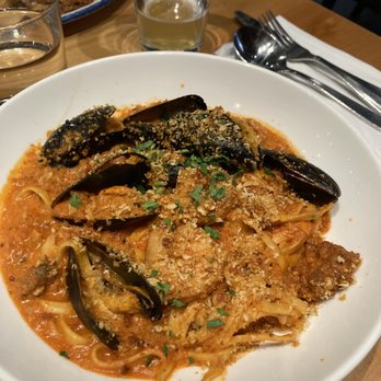 Smash Kitchen & Bar - Seafood Linquine - Comfort Food Near Me - Unionville, Ontario Smash Kitchen & Bar - Seafood Linquine - Comfort Food Near Me - Unionville, Ontario