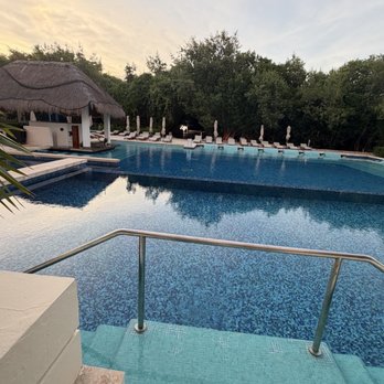 Paradisus La Perla - Swim out and 1 of 2 adult swim out pools - Resorts Near Me - Playa del Carmen, ROO Paradisus La Perla - Swim out and 1 of 2 adult swim out pools - Resorts Near Me - Playa del Carmen, ROO