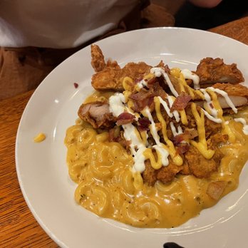The Berghoff Restaurant - Mac and cheese with fried chicken - Bars Near Me - Chicago, Illinois