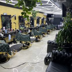 Da' Spot Barbershop - Other end of shop view