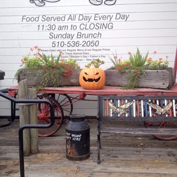 Quinn's Lighthouse - Seafood Near Me - Oakland, California