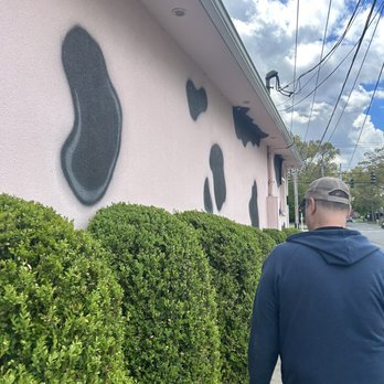 Flying Pig Cafe - Outside - Breakfast & Brunch Near Me - Miller Place, New York
