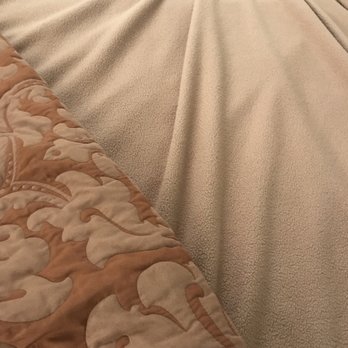 Super 8 by Wyndham Green River - Bedspread and blanket. - Hotels Near Me - Green River, Utah Super 8 by Wyndham Green River - Bedspread and blanket. - Hotels Near Me - Green River, Utah