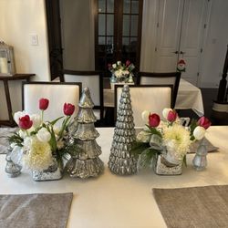 Zionsville Flower Company - Christmas floral arrangement