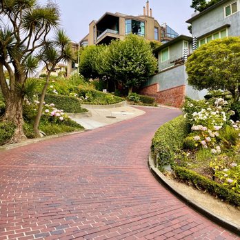 Lombard Street - Landmarks & Historical Buildings Near Me - San Francisco, California