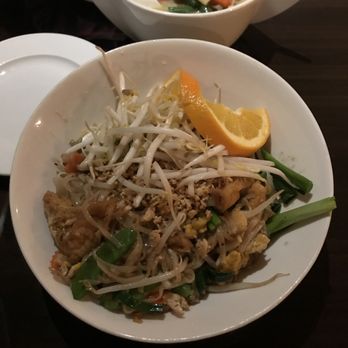 Bangkok Boulevard - Tofu pad thai - Thai Near Me - Hamden, Connecticut