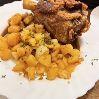 Apfelwein Wagner - Pork knuckle - German Near Me - Frankfurt, HE