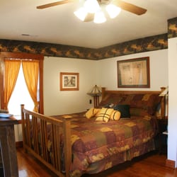 Anniversary House - Fall Room
