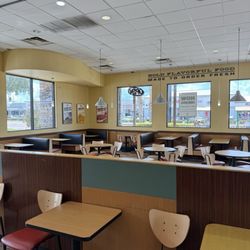 Del Taco - Dining Area