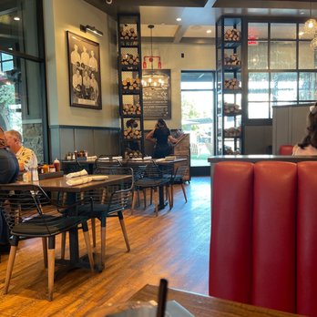 Gus's BBQ - Bad management, literally avoid any eye contact. - Barbeque Near Me - Porter Ranch, California