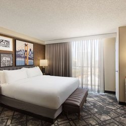Embassy Suites by Hilton - Guest room