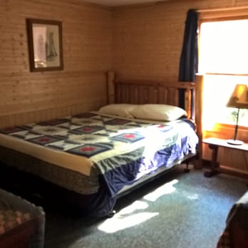 Timber Trail Lodge & Outfitters - Blue Spruce - Bedroom 1 - Resorts Near Me - Ely, Minnesota