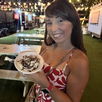 Lickety Splitz - Custom Reeces sundae - Food Trucks Near Me - Austin, Texas Lickety Splitz - Custom Reeces sundae - Food Trucks Near Me - Austin, Texas