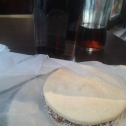 $46 una coca y un alfajor