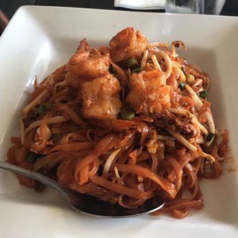 Ginger Thai Cuisine - Shrimp pad Thai - Thai Near Me - Canoga Park, California Ginger Thai Cuisine - Shrimp pad Thai - Thai Near Me - Canoga Park, California